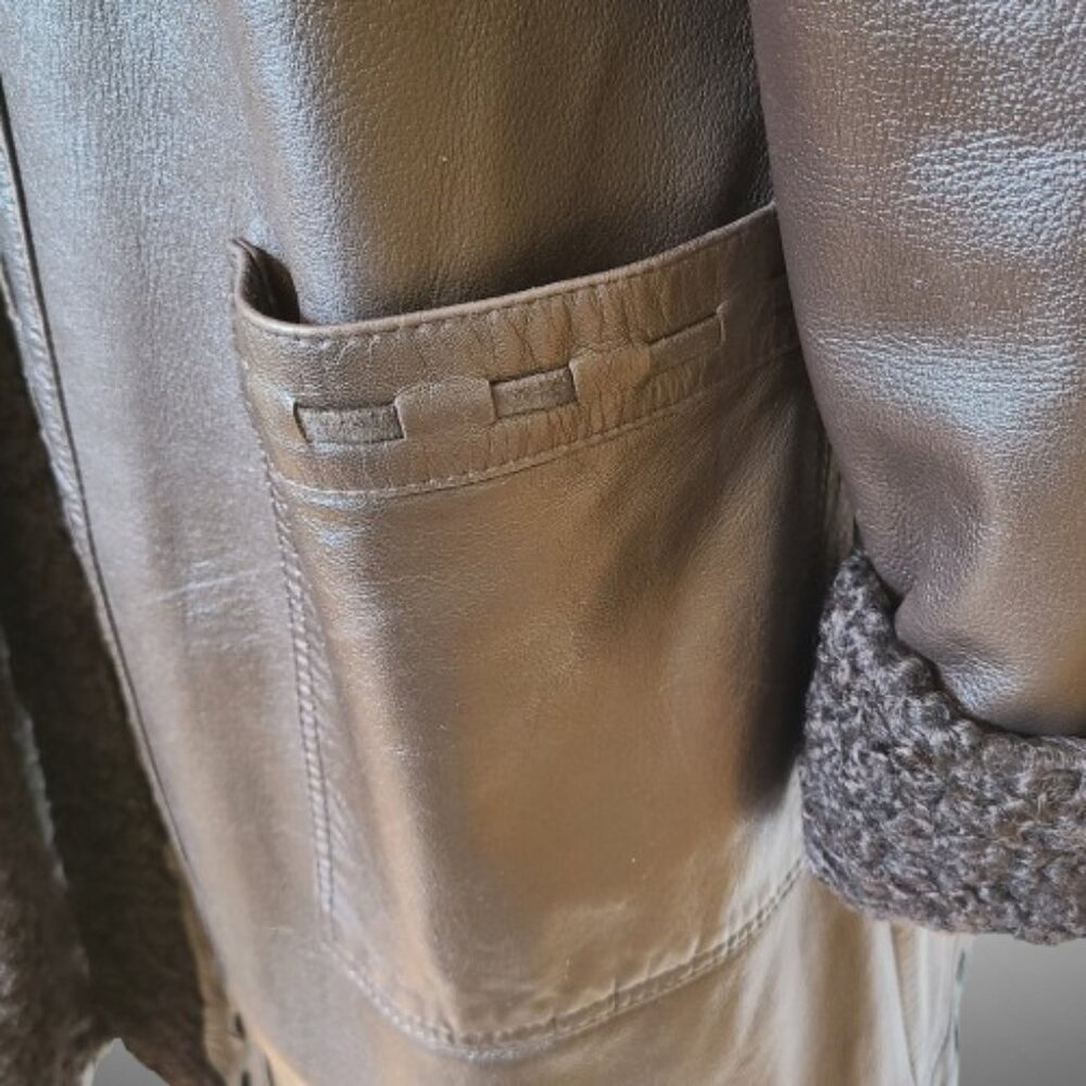 Stunning Saks Fifth Avenue Leather Coat with Fur Trim - Size 8 - Picture 8 of 12